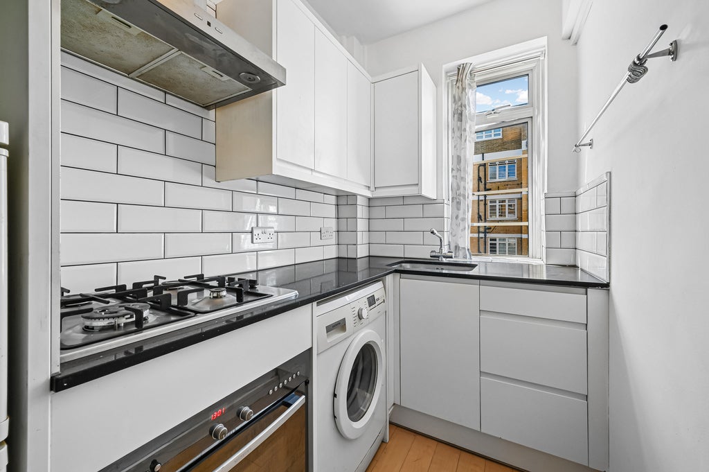 Flat Old Brompton Road in Greater London