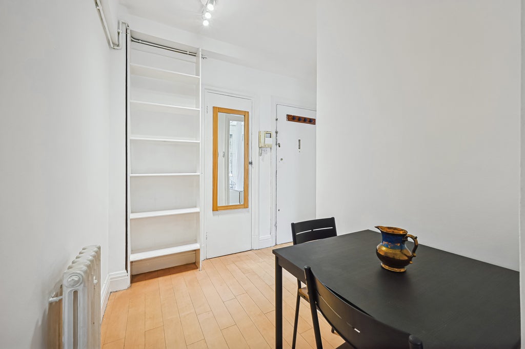 Flat Old Brompton Road in Greater London