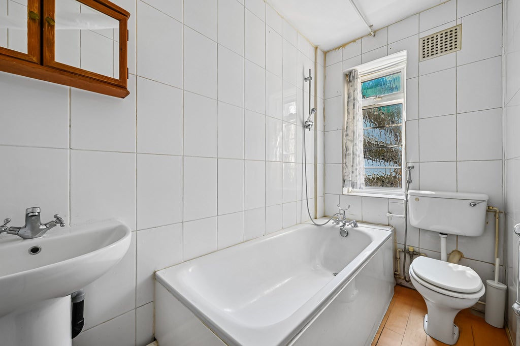 Flat Old Brompton Road in Greater London
