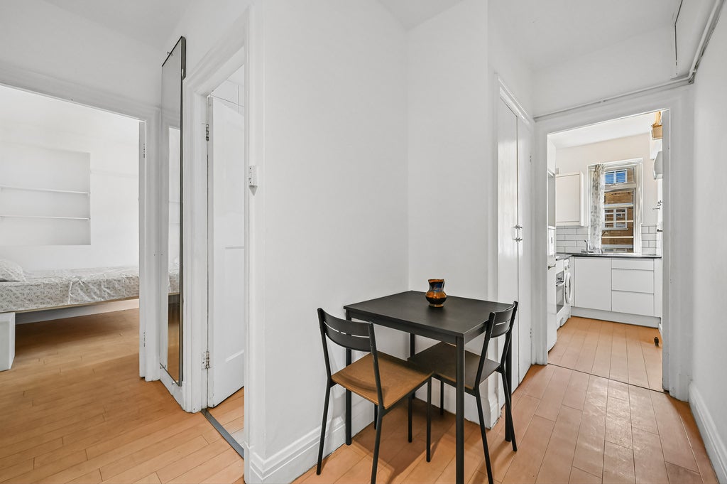 Flat Old Brompton Road in Greater London
