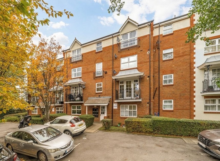 House Shaftesbury Gardens in Greater London