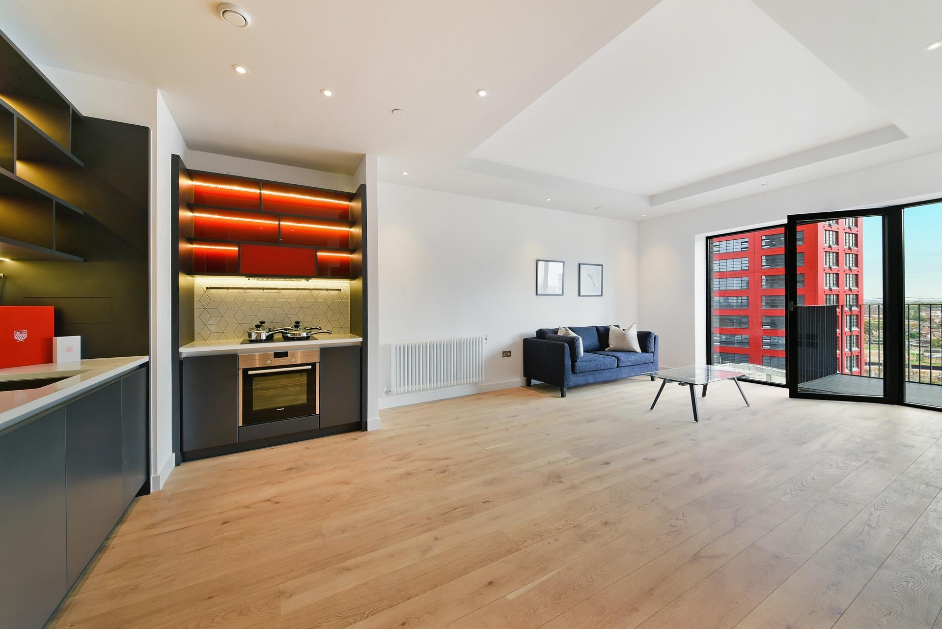 Flat Lookout Lane in Greater London