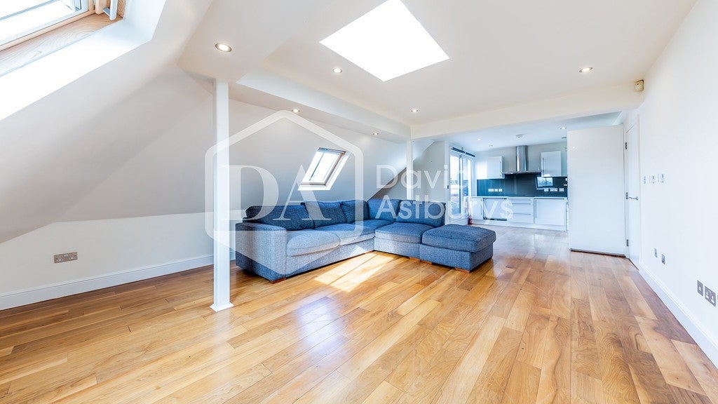 Flat Rokesly Avenue in Greater London
