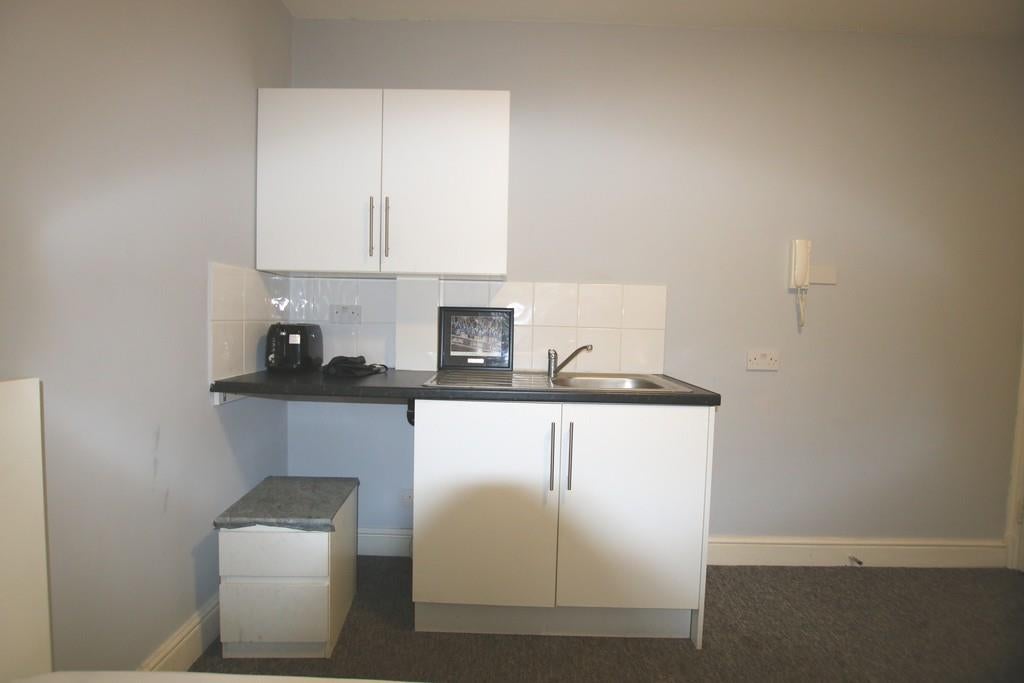 Flat Harlesden Road in Greater London