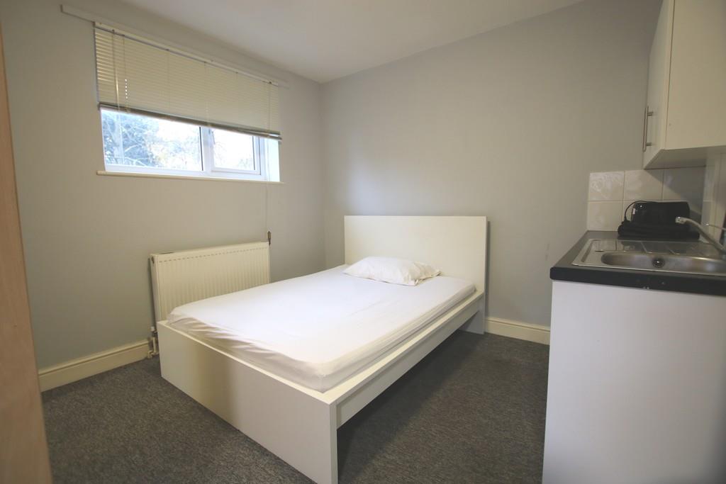 Flat Harlesden Road in Greater London