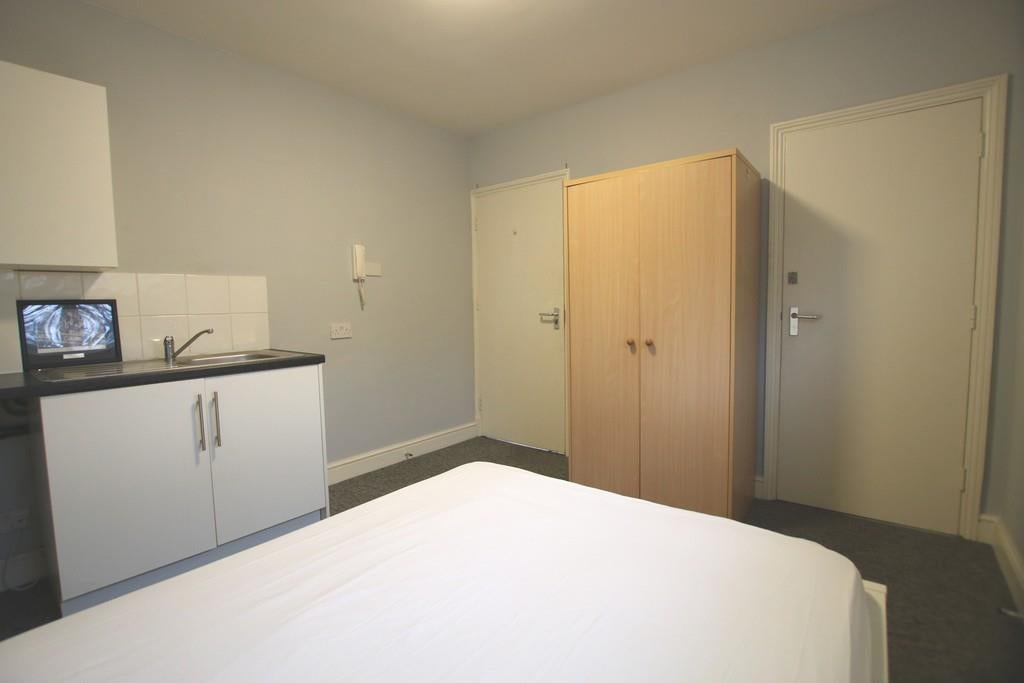 Flat Harlesden Road in Greater London
