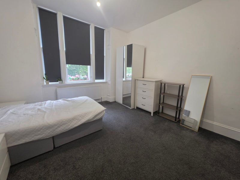 Room Bank Street in Glasgow