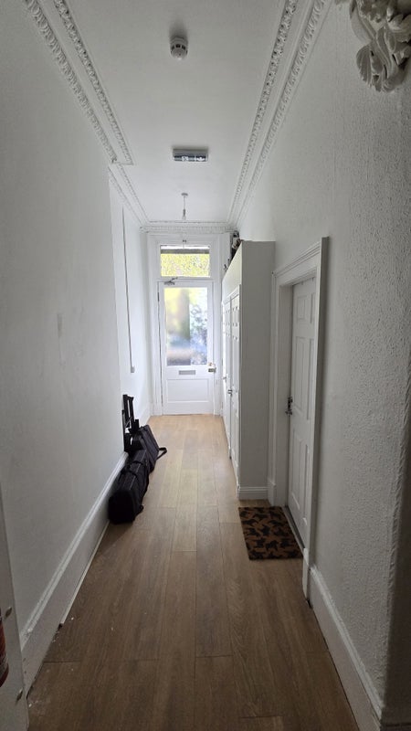 Room Bank Street in Glasgow