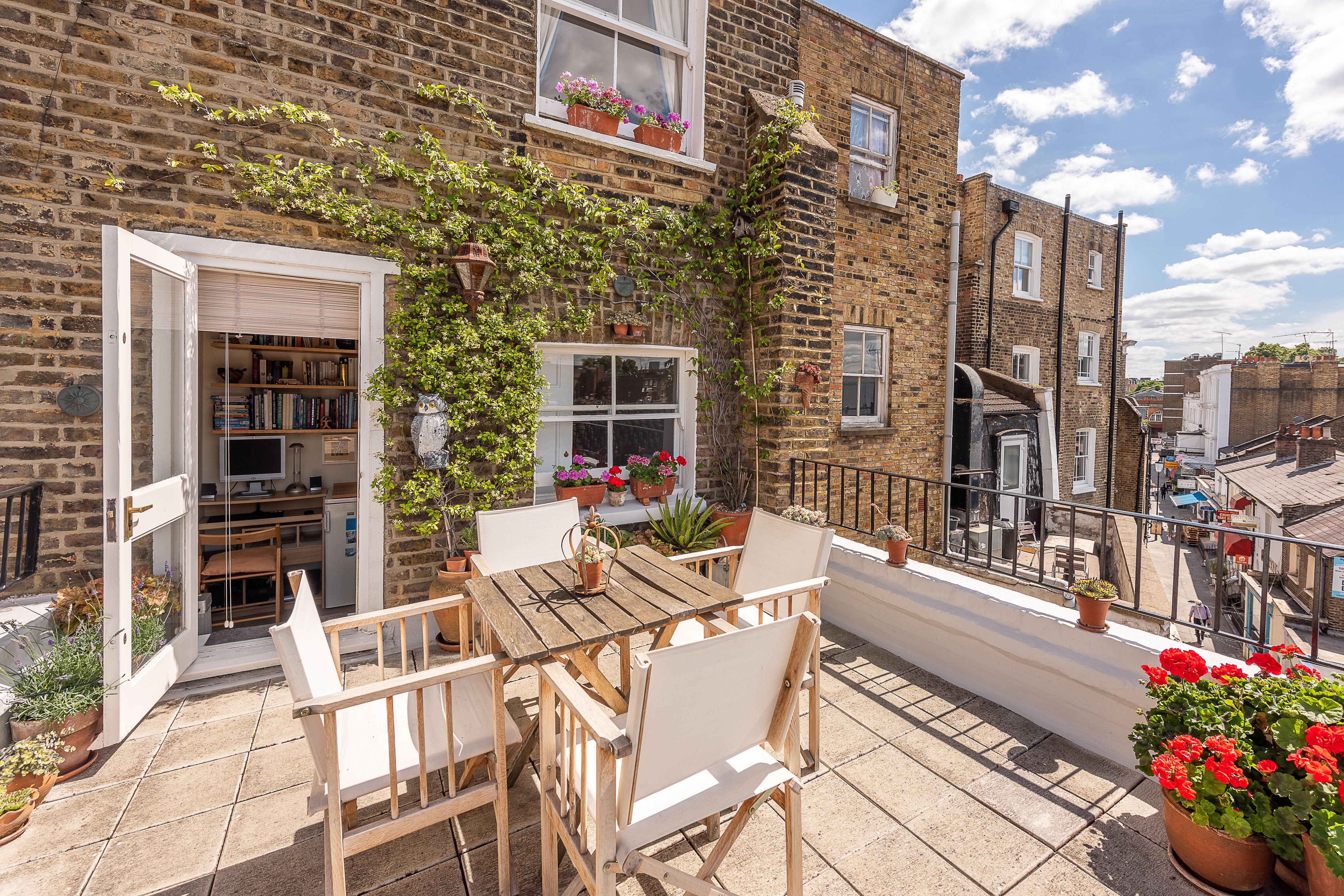 Flat Hogarth Place in Greater London
