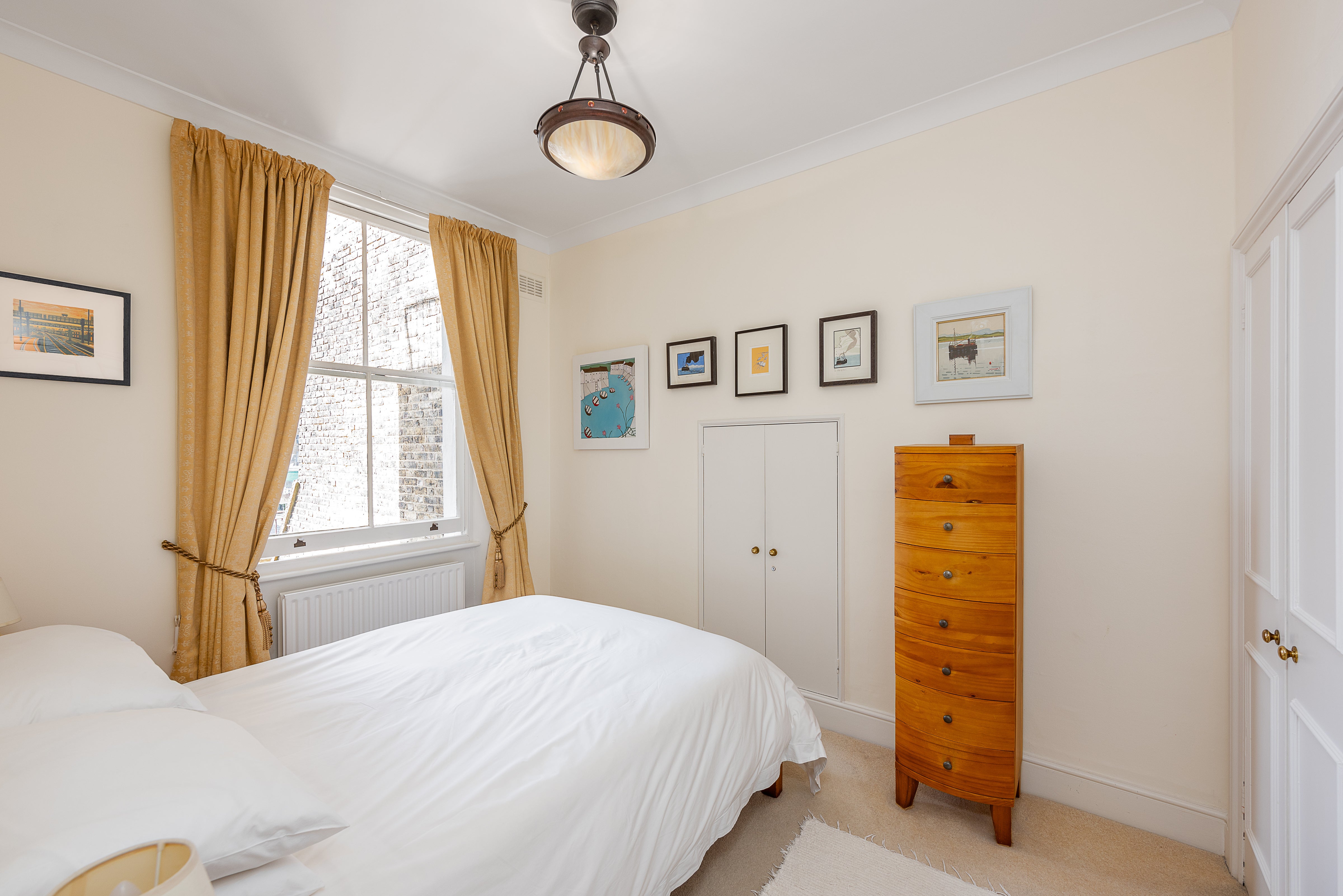 Flat Hogarth Place in Greater London