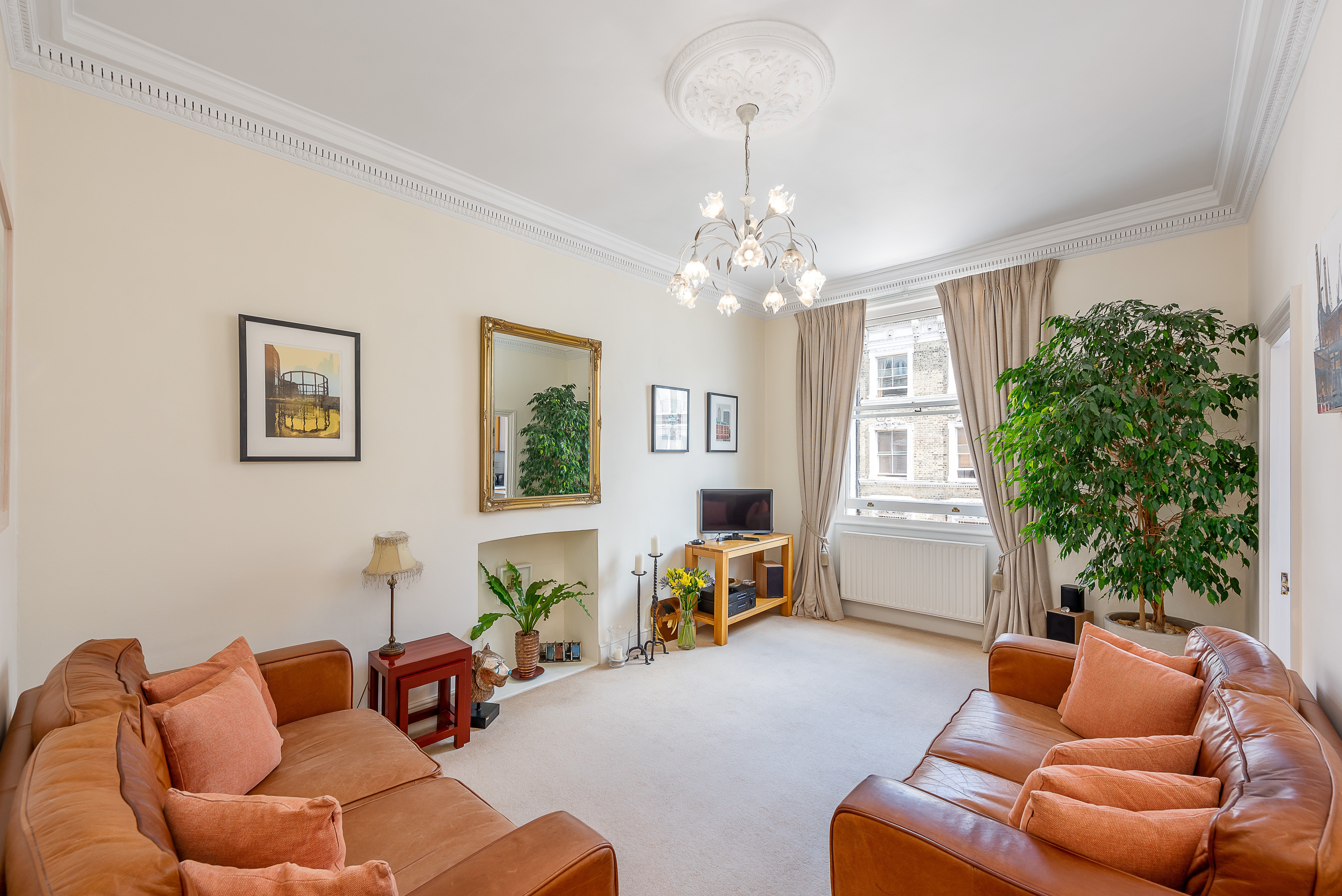 Flat Hogarth Place in Greater London