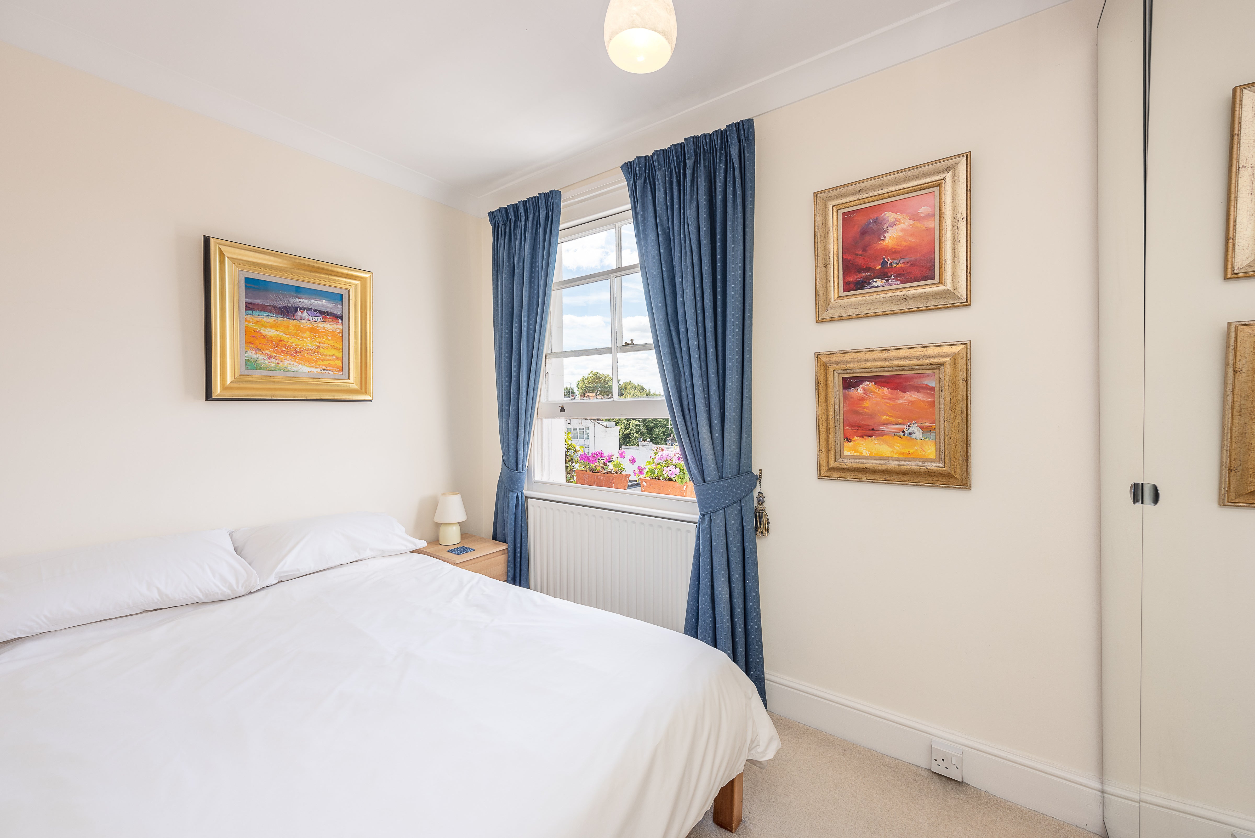 Flat Hogarth Place in Greater London