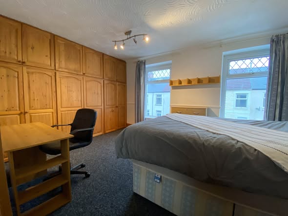 Room Bedford Street in Cardiff