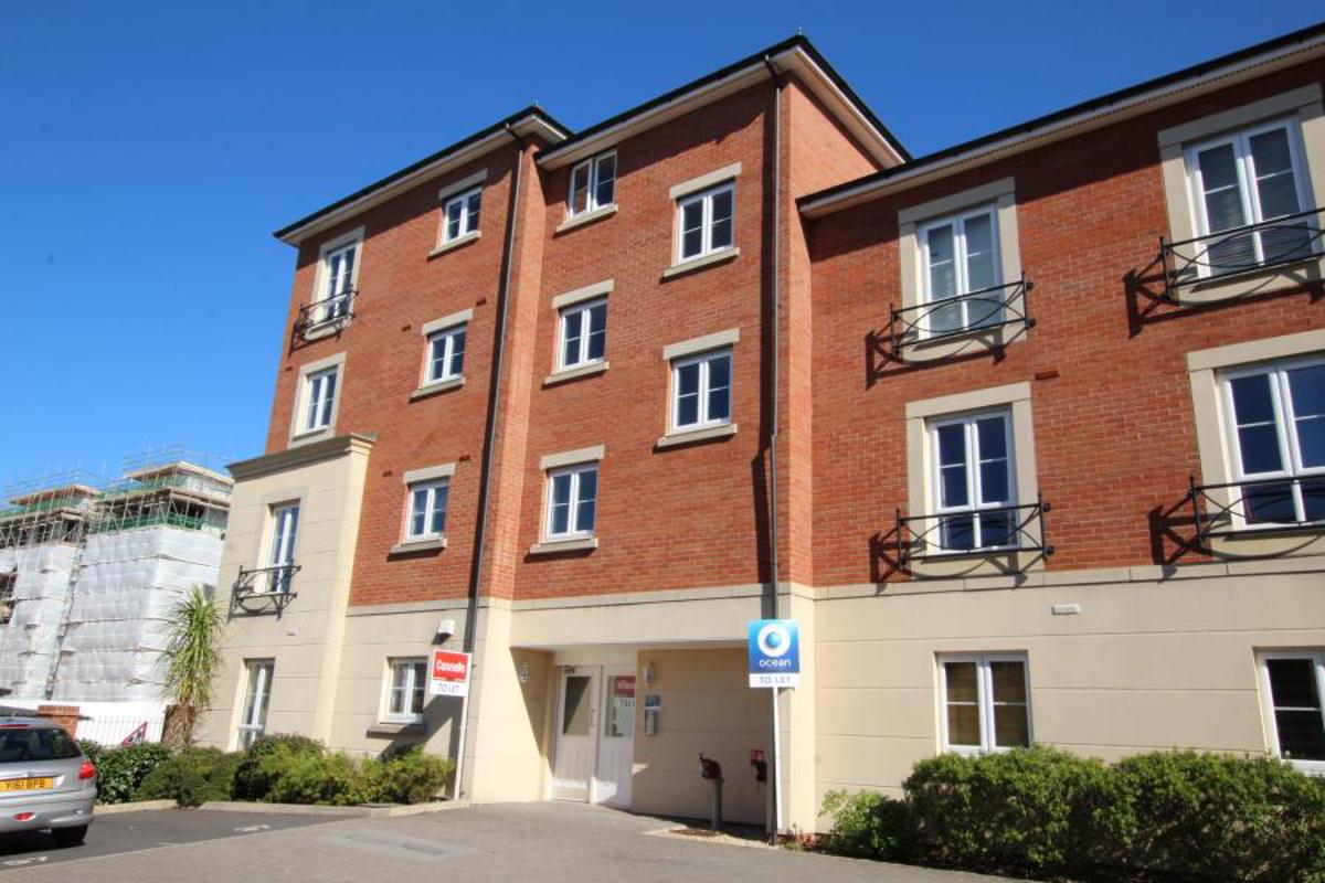 Flat East Fields Road in Stoke Gifford