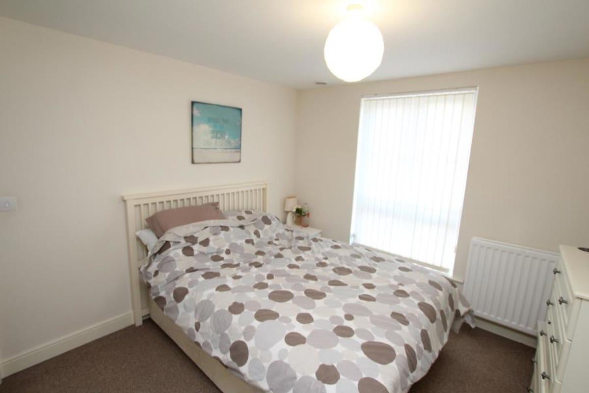 Flat East Fields Road in Stoke Gifford