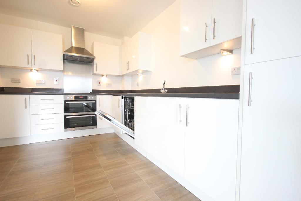 Flat Academy Way in Greater London