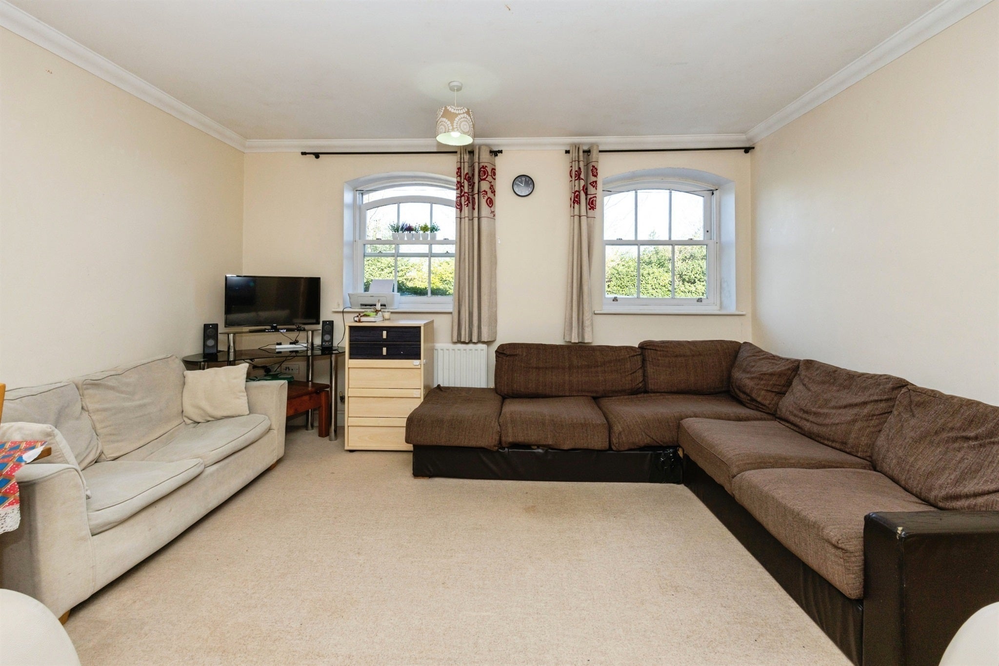 Flat Holm Oak Close in Canterbury