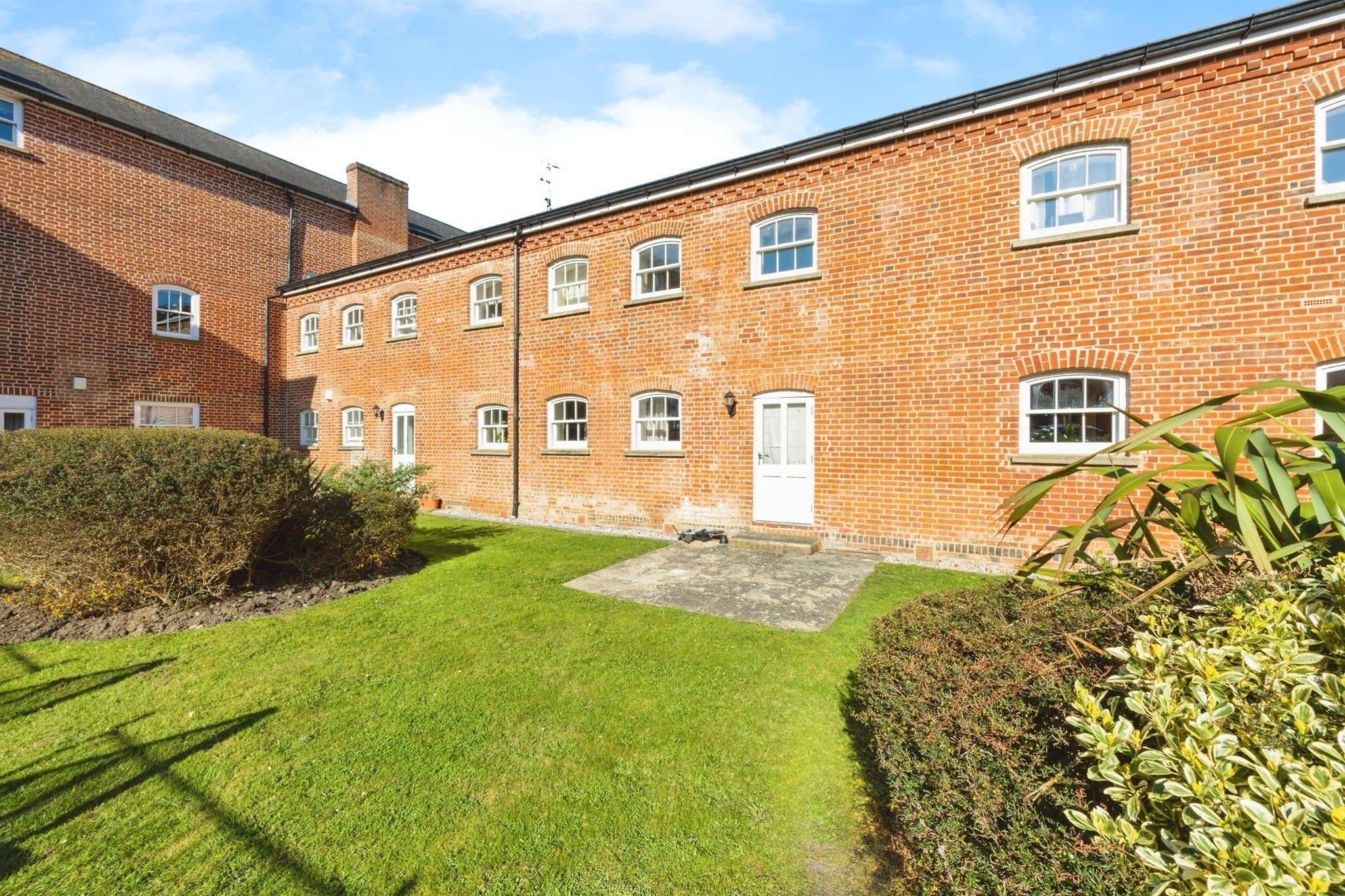 Flat Holm Oak Close in Canterbury