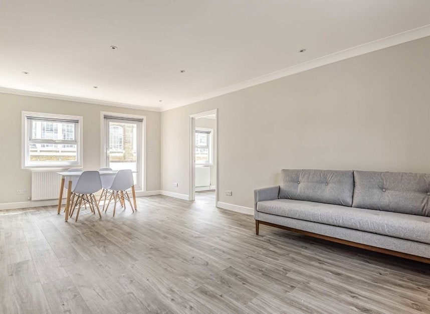 Flat Curtain Road in Greater London