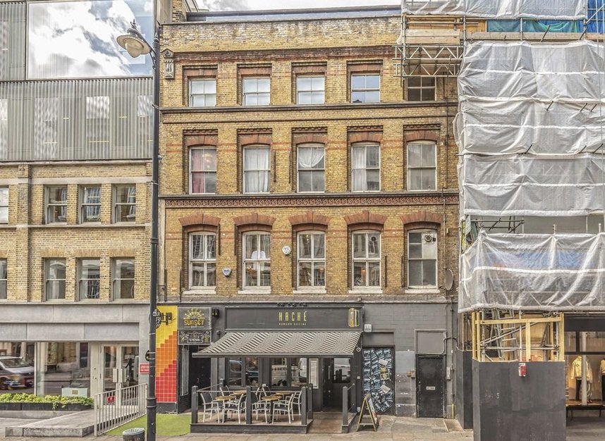 Flat Curtain Road in Greater London