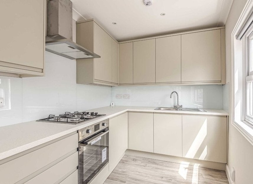 Flat Curtain Road in Greater London