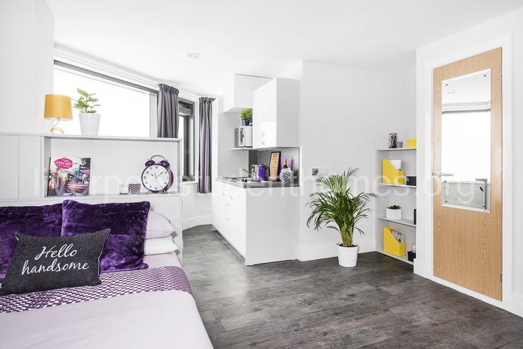 Room Shaw Street in Liverpool