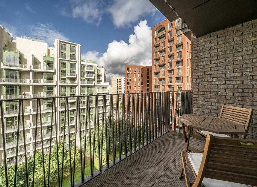 Flat Lewis Cubitt Walk in Greater London