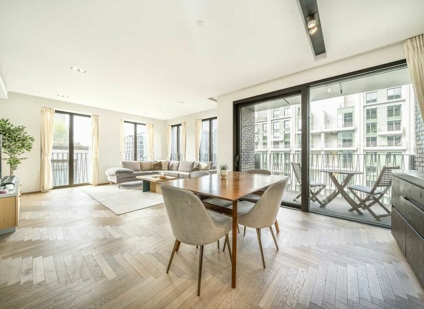 Flat Lewis Cubitt Walk in Greater London