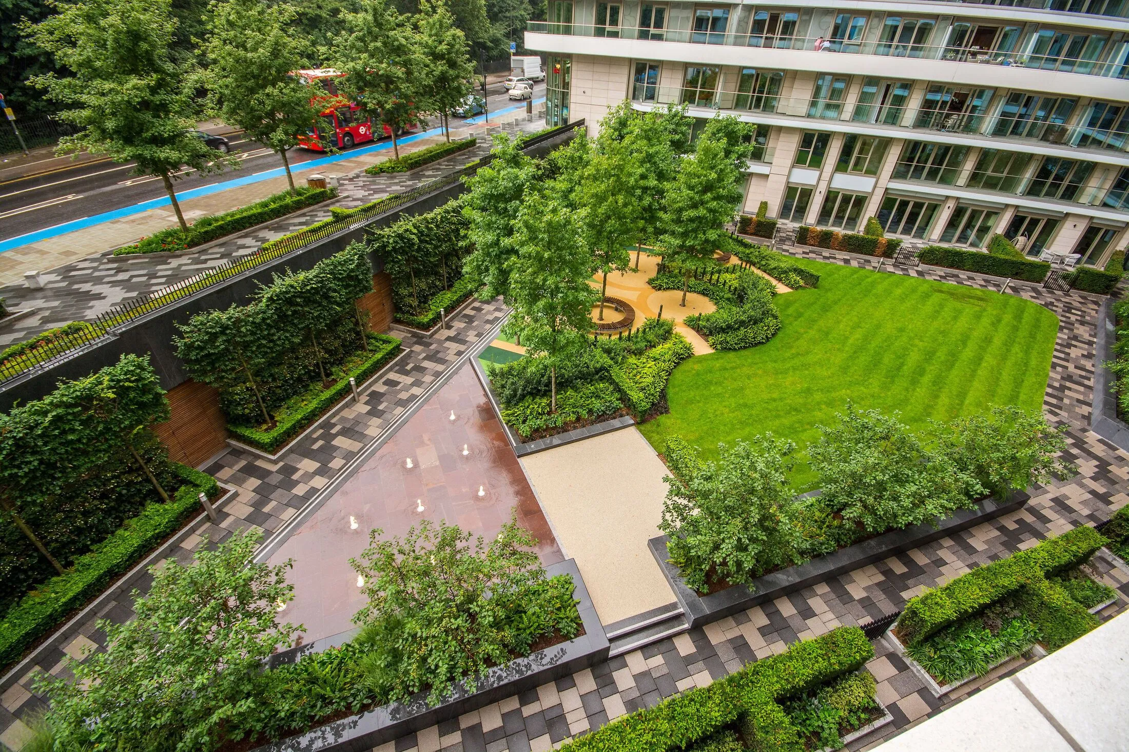 Flat Queenstown Road in Greater London