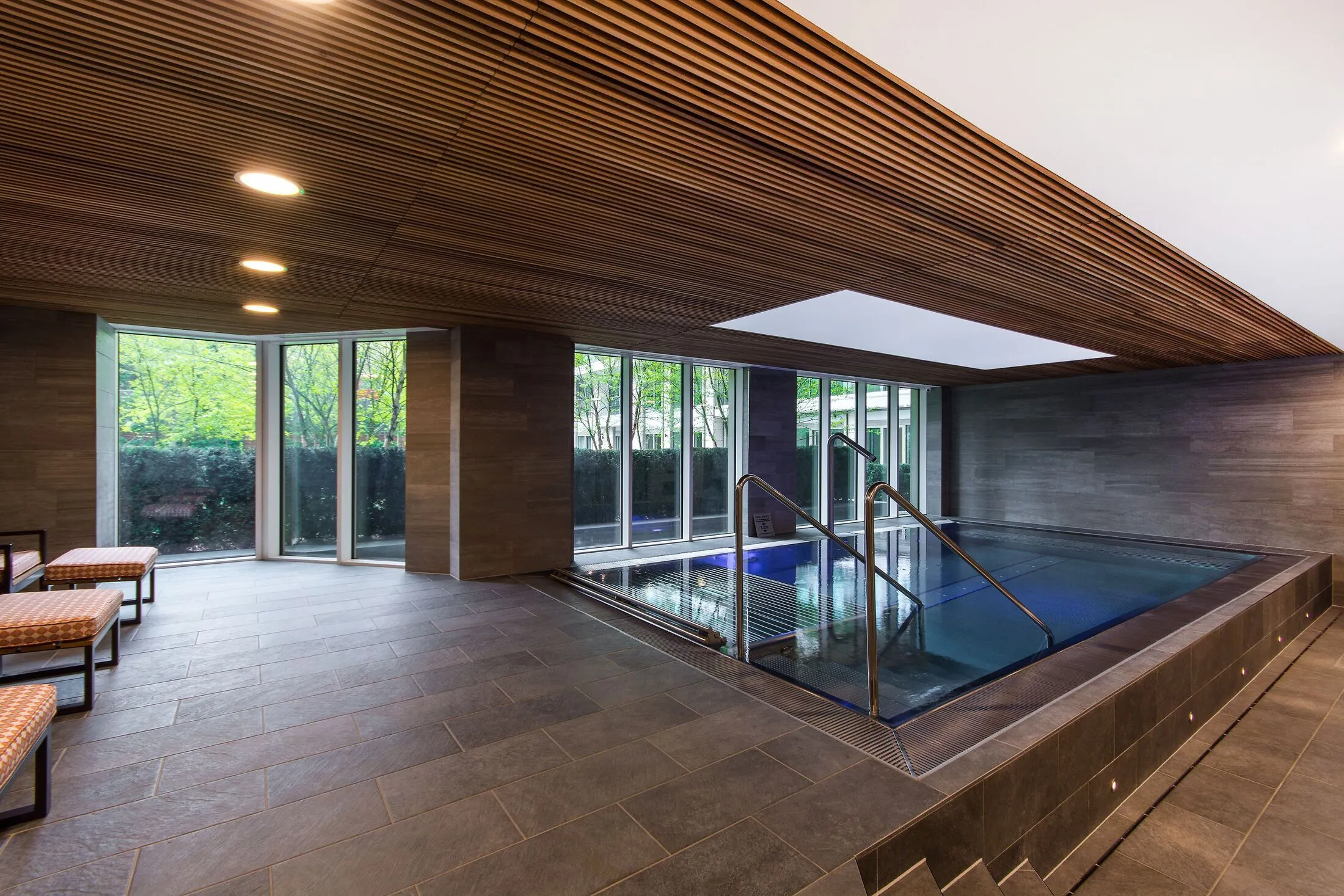 Flat Queenstown Road in Greater London