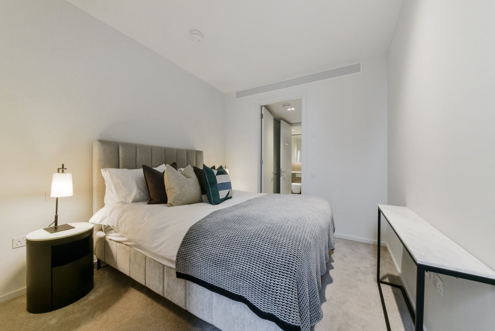 Flat Newfoundland Place in Greater London