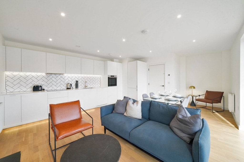 Flat Greenleaf Walk in Greater London