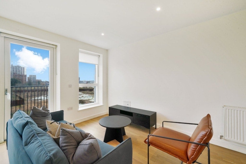 Flat Greenleaf Walk in Greater London