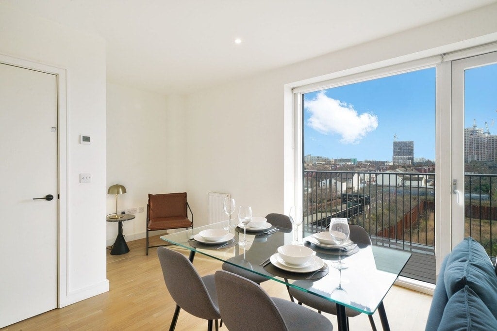 Flat Greenleaf Walk in Greater London