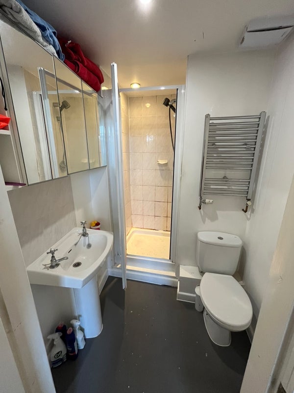 Room Zetland Road in Bristol