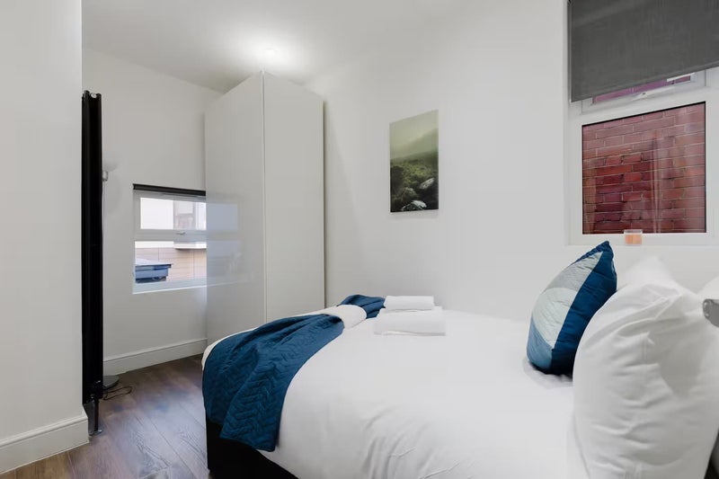 Flat Wandsworth High Street in Greater London