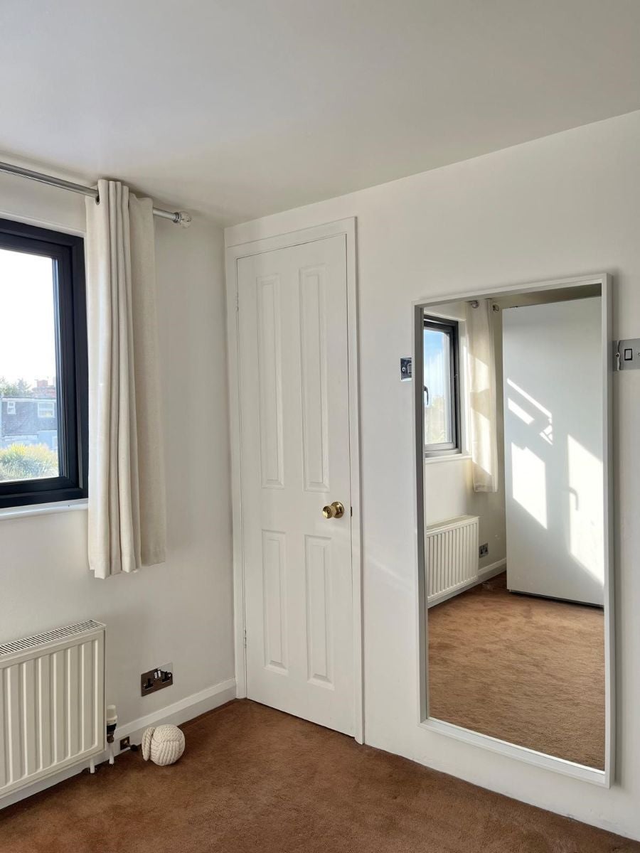 Room Suffolk Road in Greater London
