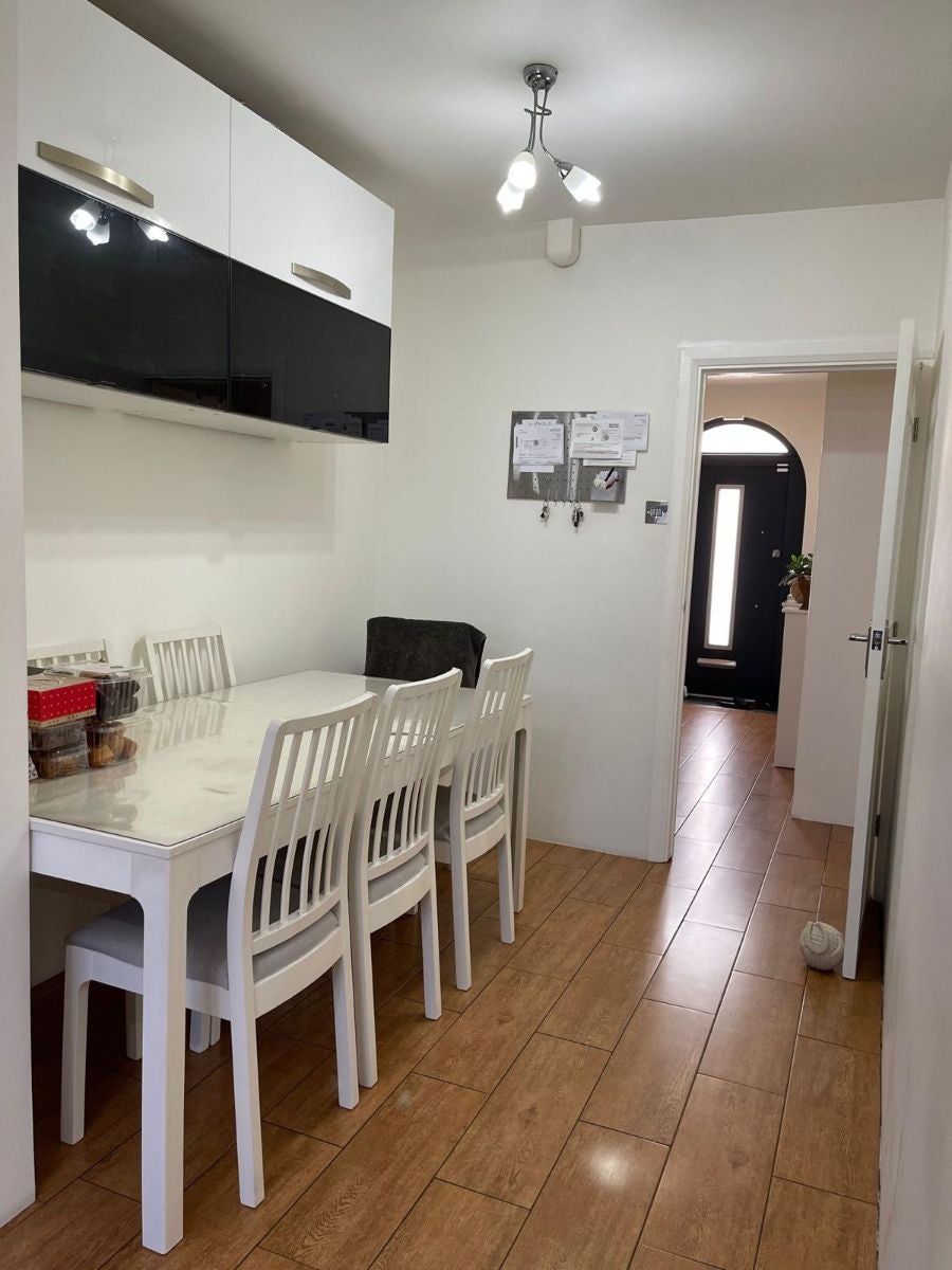 Room Suffolk Road in Greater London