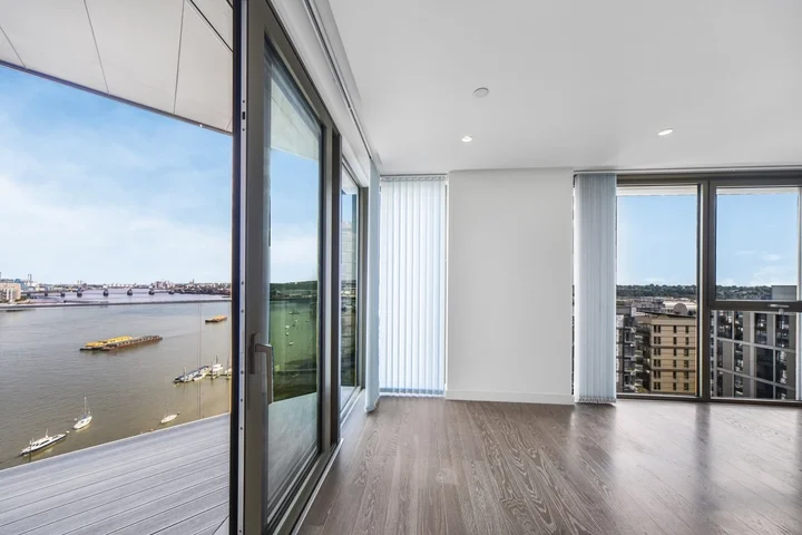 Flat Pilot Walk in Greater London