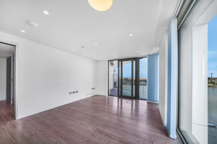 Flat Pilot Walk in Greater London