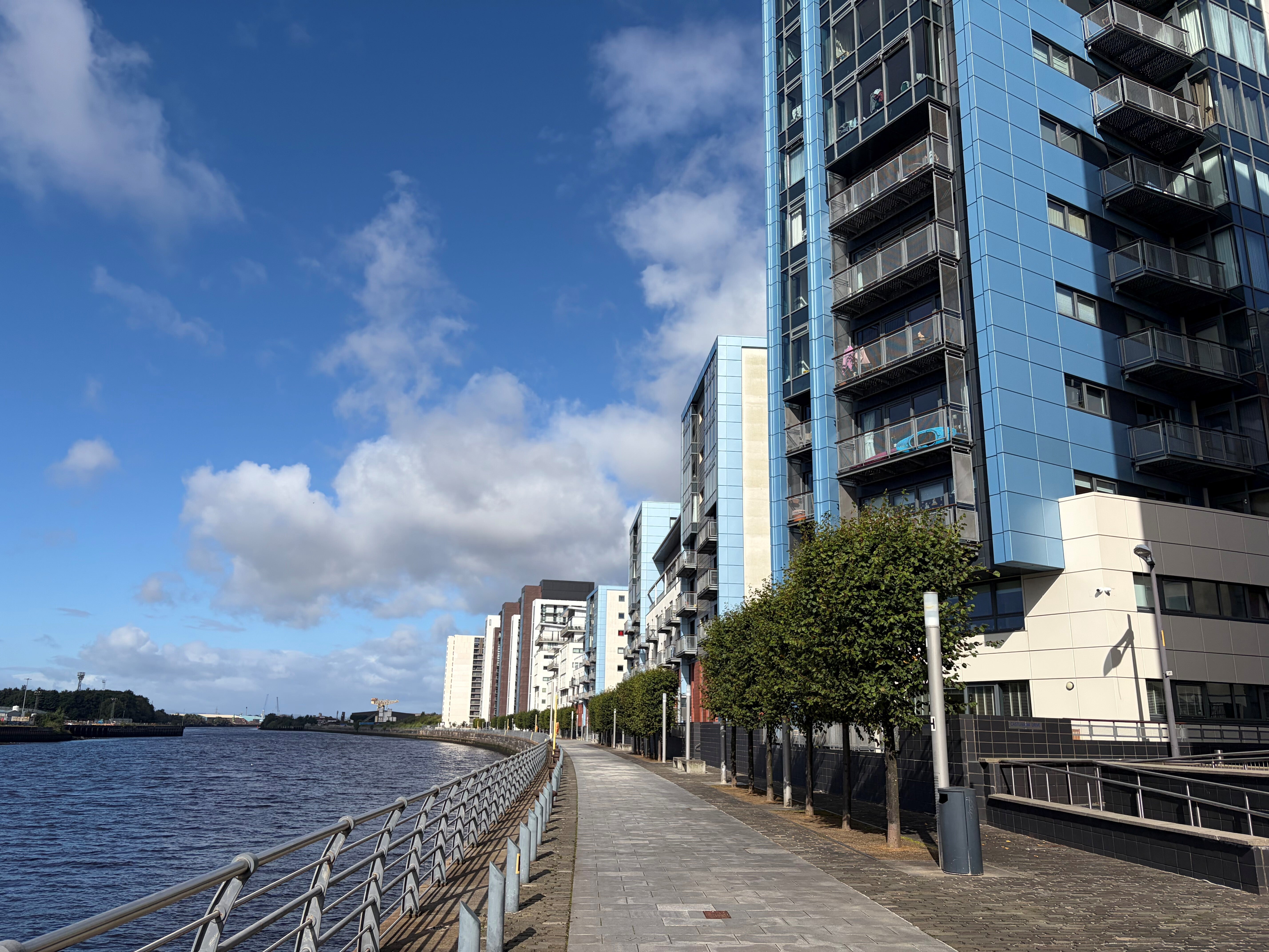 Flat Castlebank Drive in Glasgow