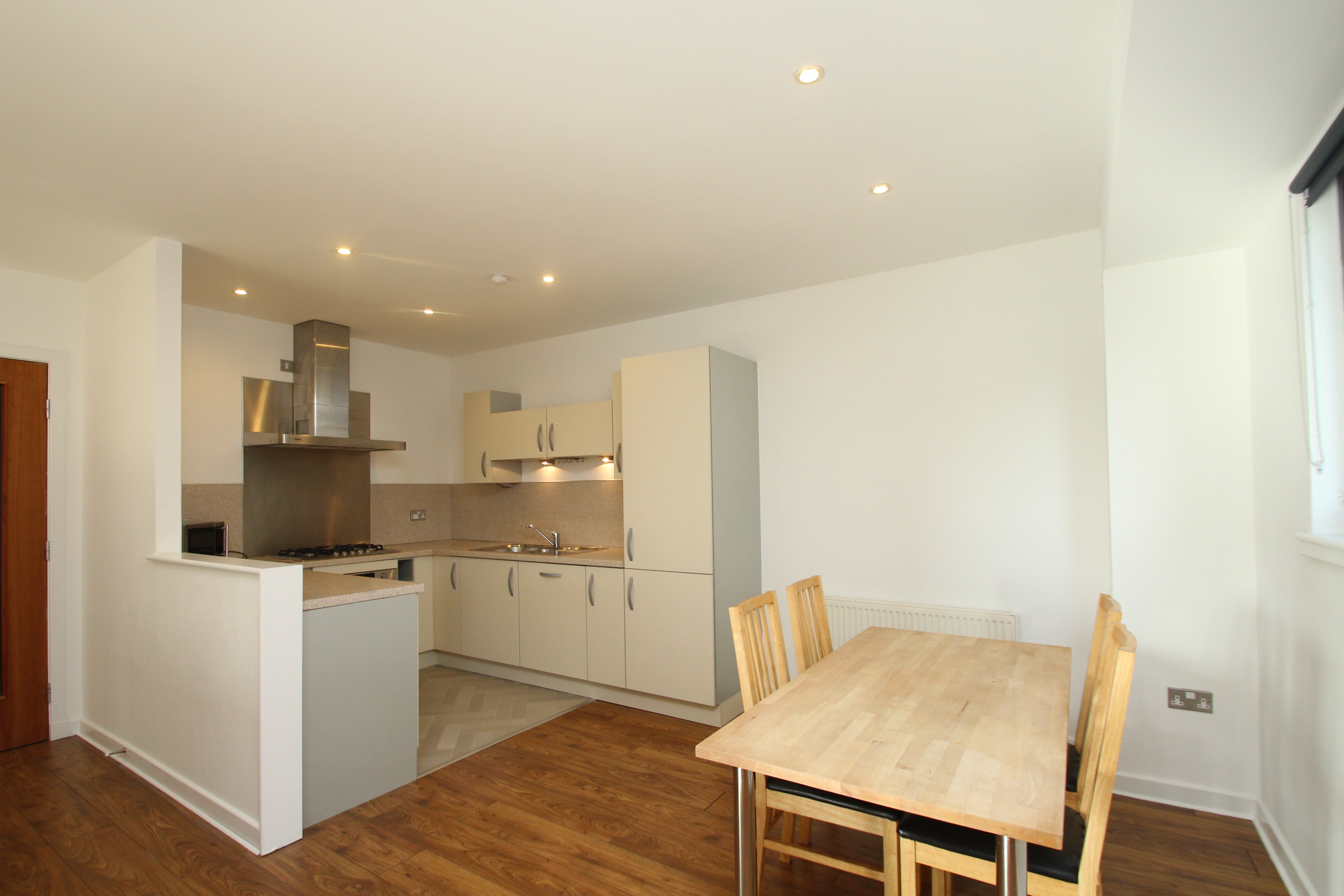 Flat Castlebank Drive in Glasgow