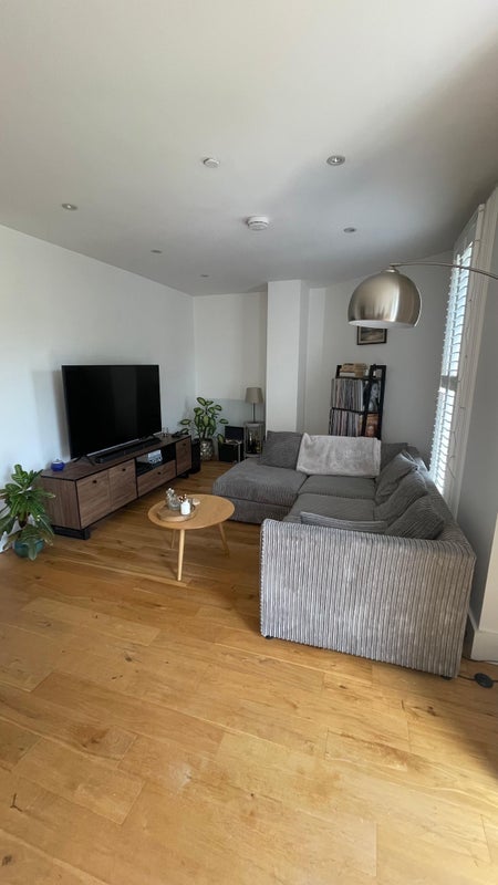 Room Melford Road in Greater London