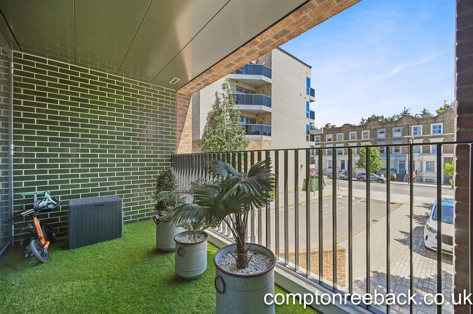 Flat Hansel Road in Greater London
