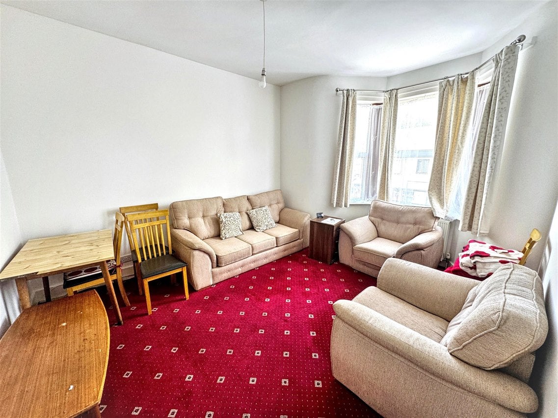 Flat Plashet Grove in Greater London