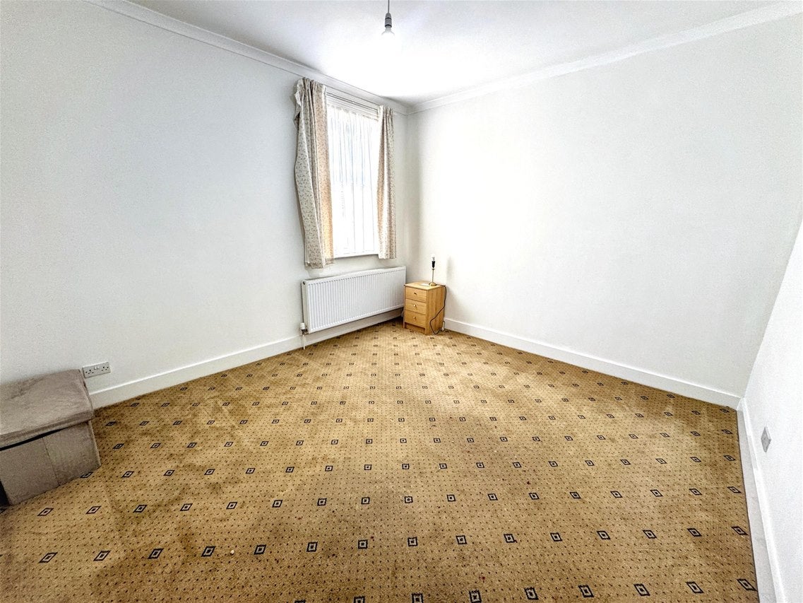Flat Plashet Grove in Greater London