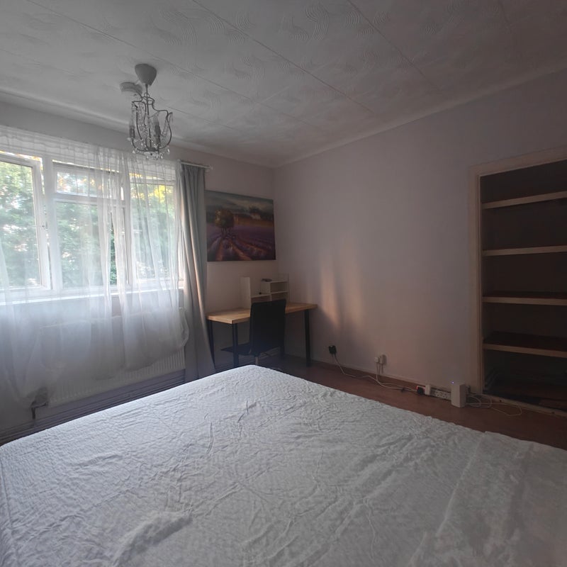 Room Dagnall Street in Greater London
