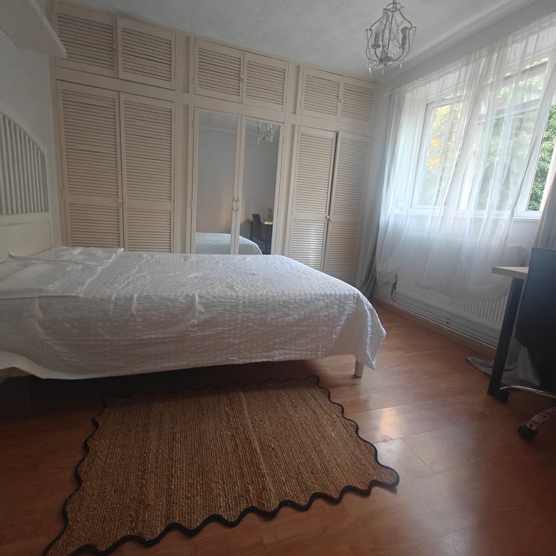 Room Dagnall Street in Greater London