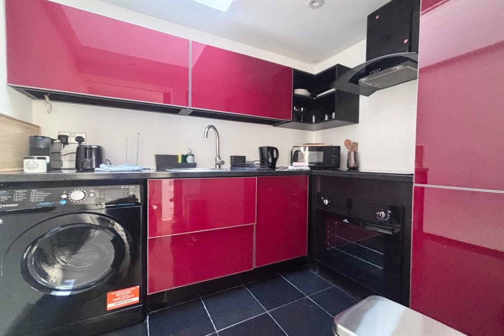 Flat Collingham Gardens in Greater London