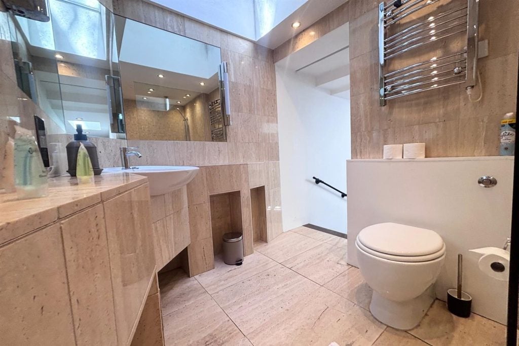 Flat Collingham Gardens in Greater London